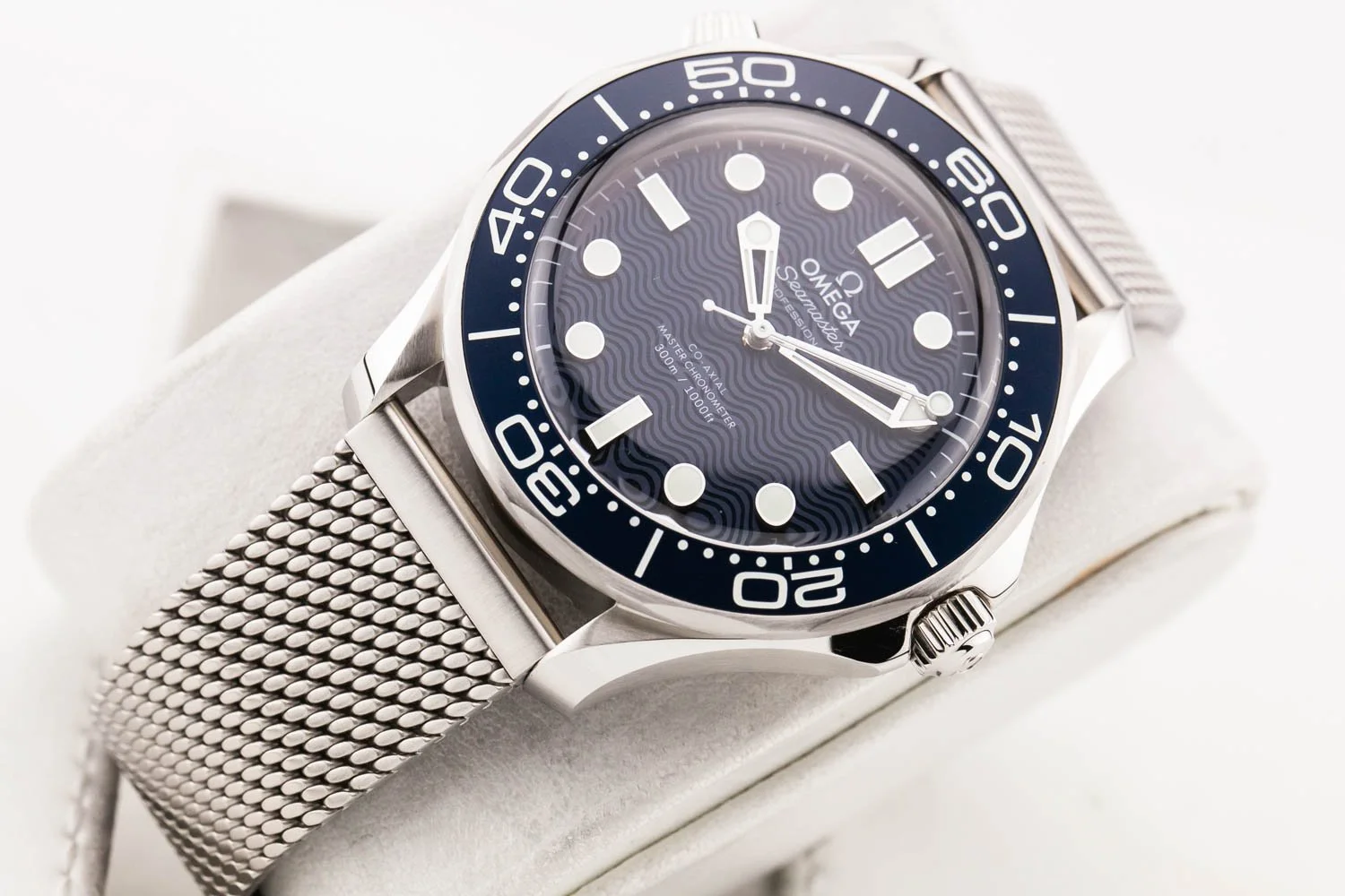 Omega Seamaster 300 007 Bond 60th Anniversary PO 123125 (3 of 9).jpg