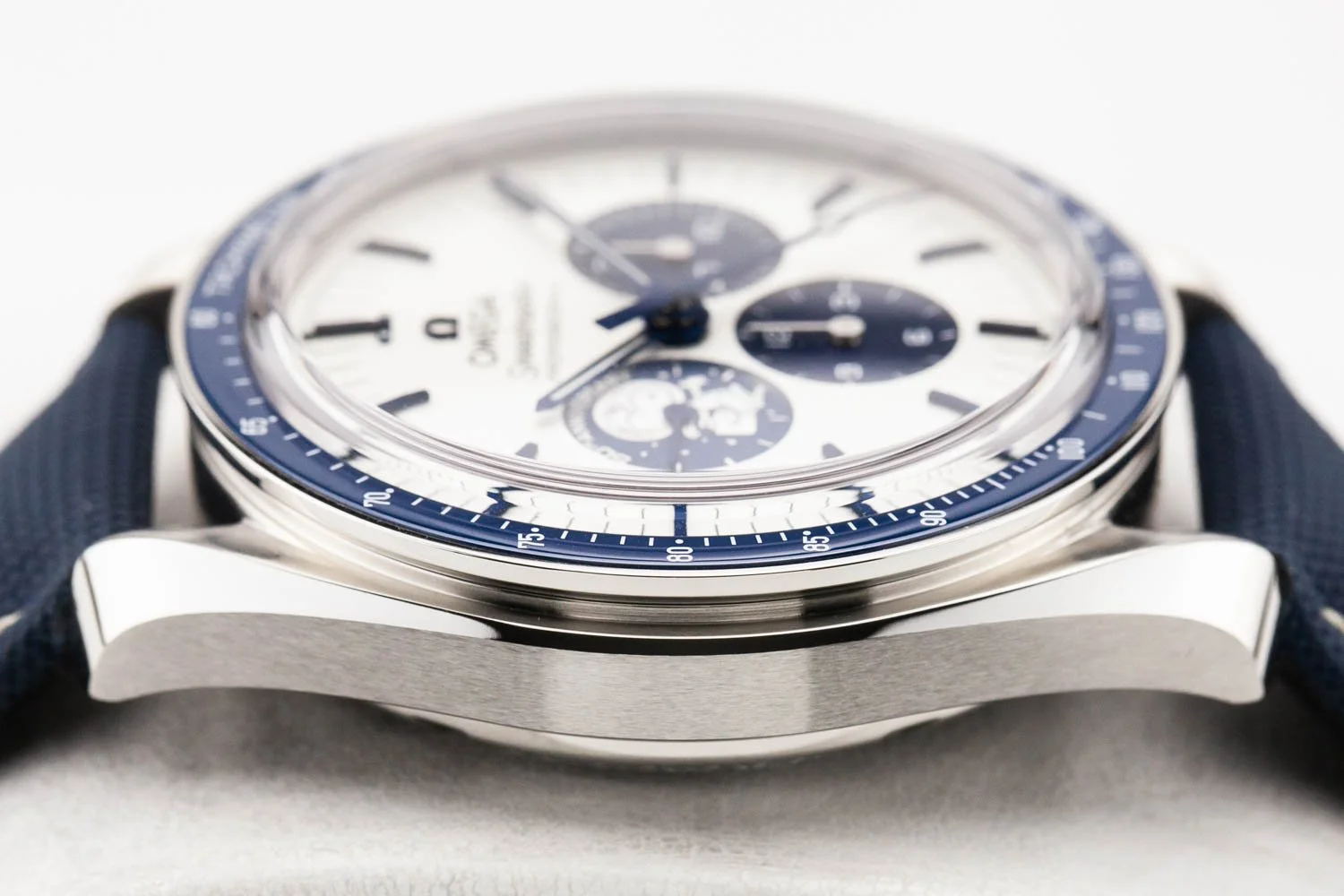 Omega Speedmaster Silver Snoopy PO 112025 (6 of 9).jpg