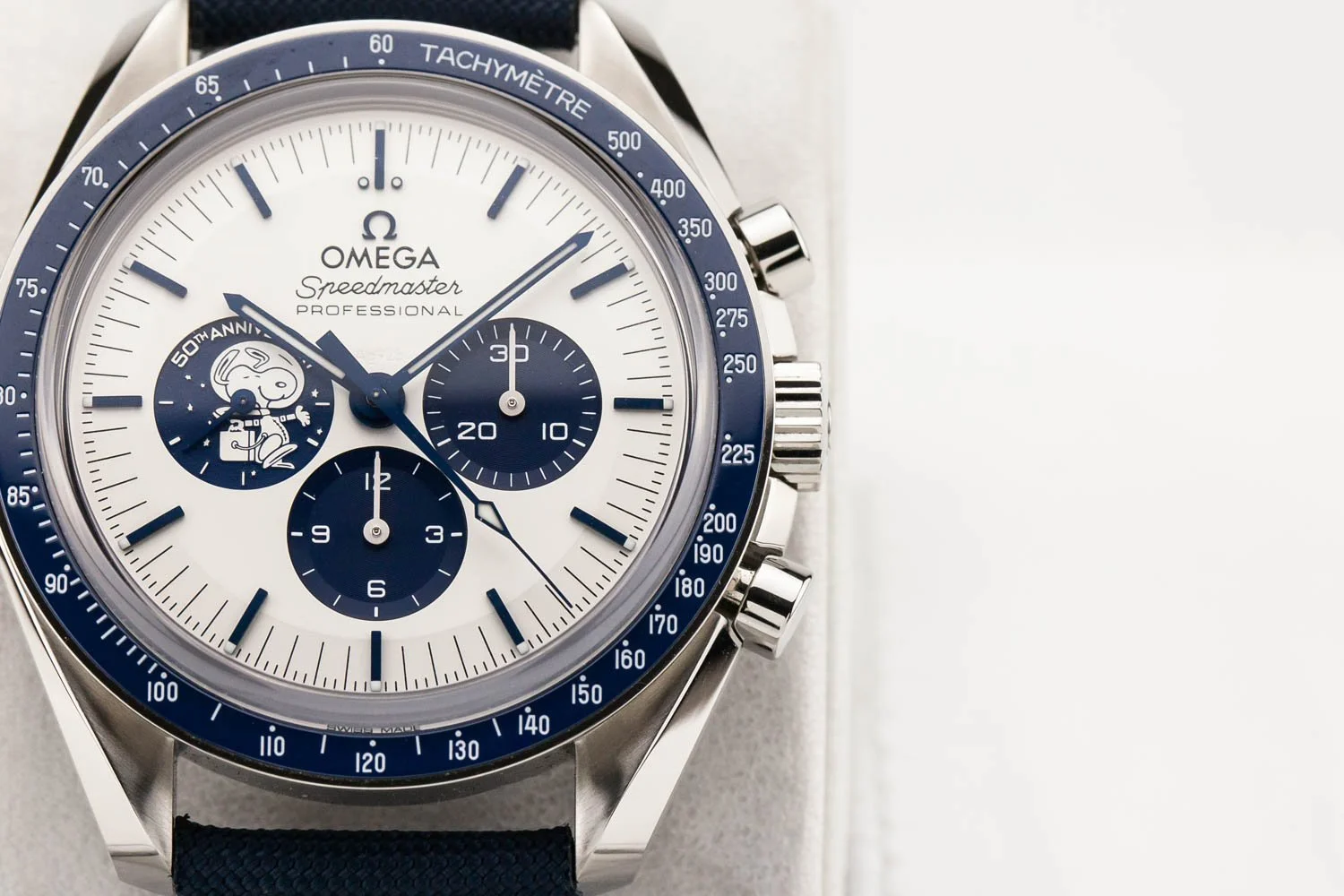 Omega Speedmaster Silver Snoopy PO 112025 (3 of 9).jpg