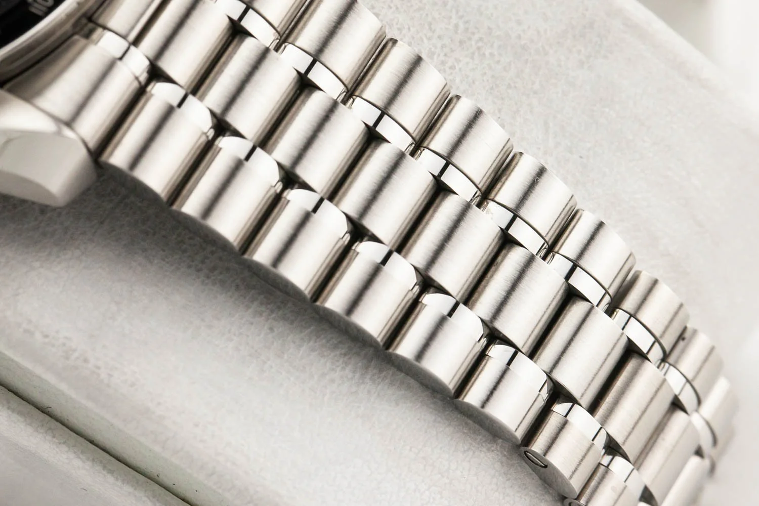 Omega Speedmaster Moonwatch 3861 Sapphire PO 090925 (7 of 11).jpg