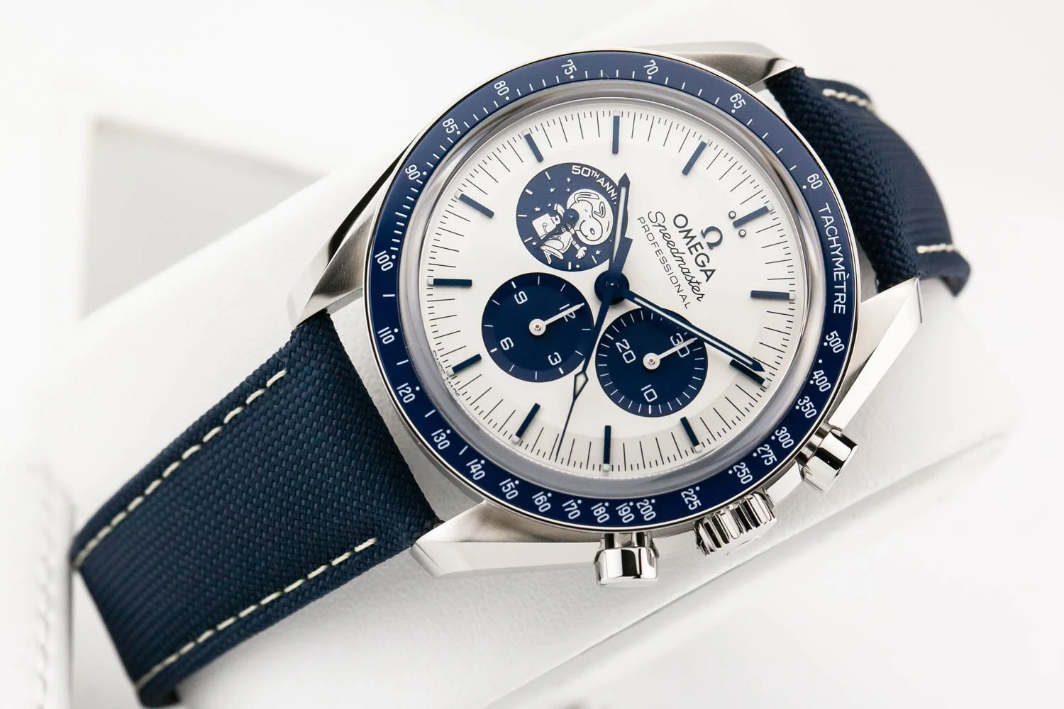 Omega Speedmaster Silver Snoopy NEW 040423 (4 of 12).jpg