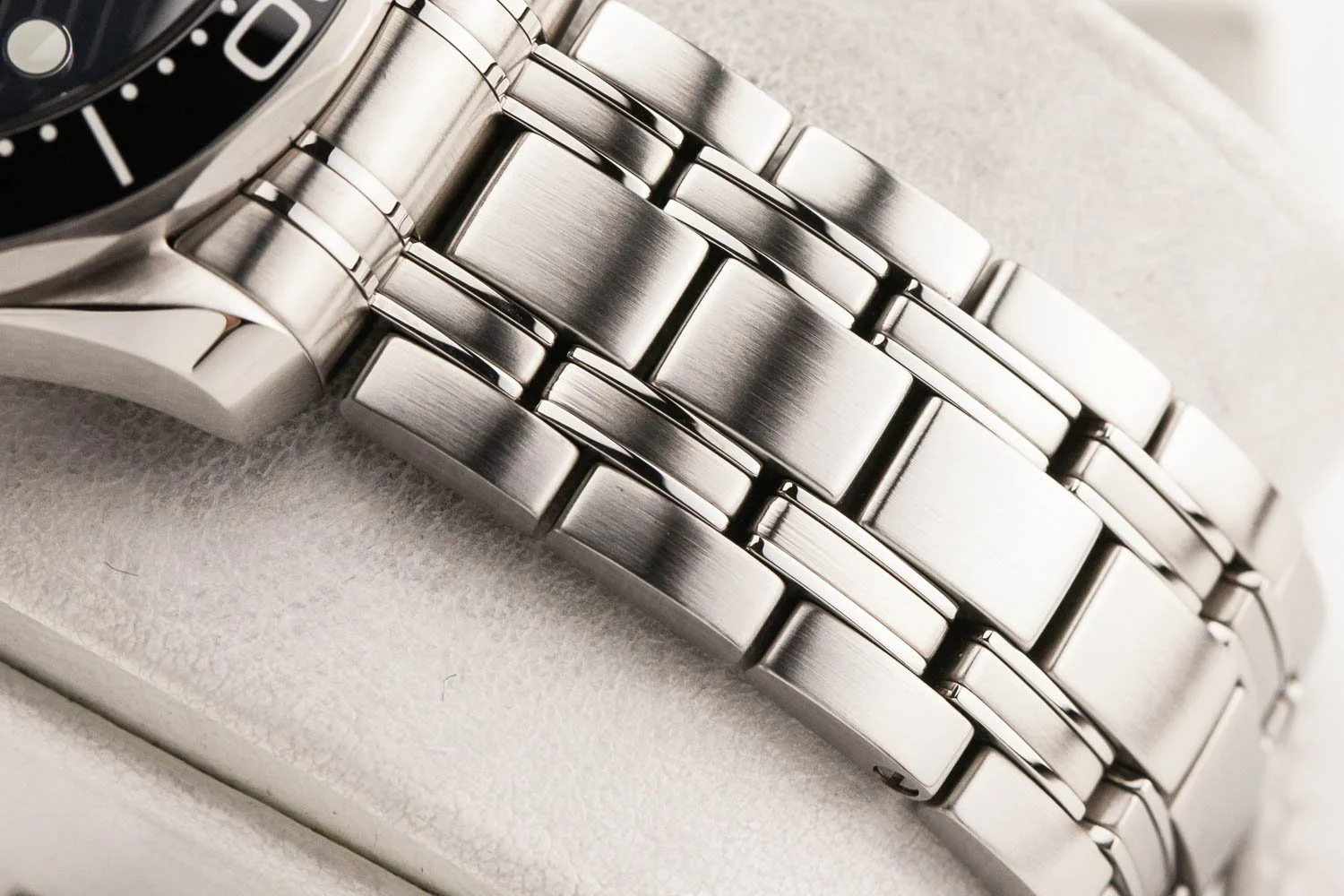 Omega Seamaster 300 Black Bracelet Mint 030226 (7 of 10).jpg