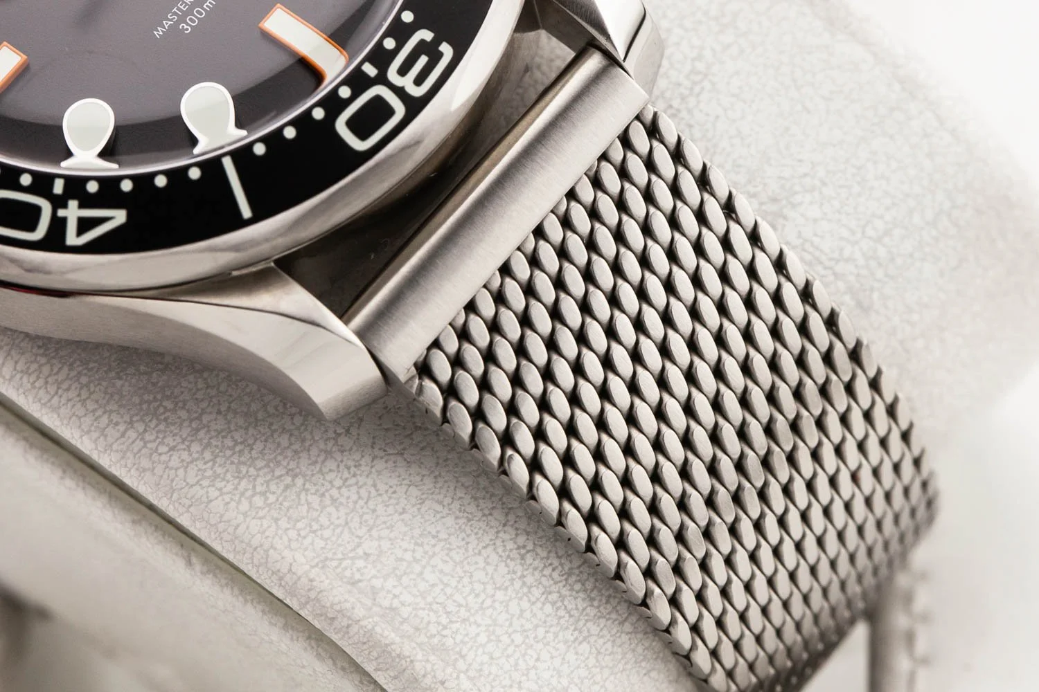Omega SM300 Black Orange Mesh Aluminum PO 091526 (7 of 10).jpg