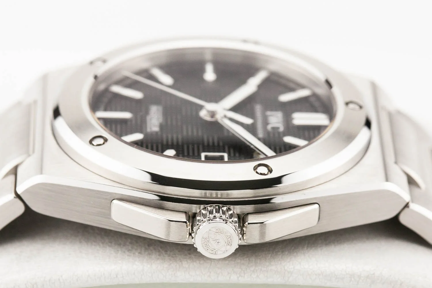 IWC Ingenieur Black Dial Mint IW328901 031626 (5 of 10).jpg