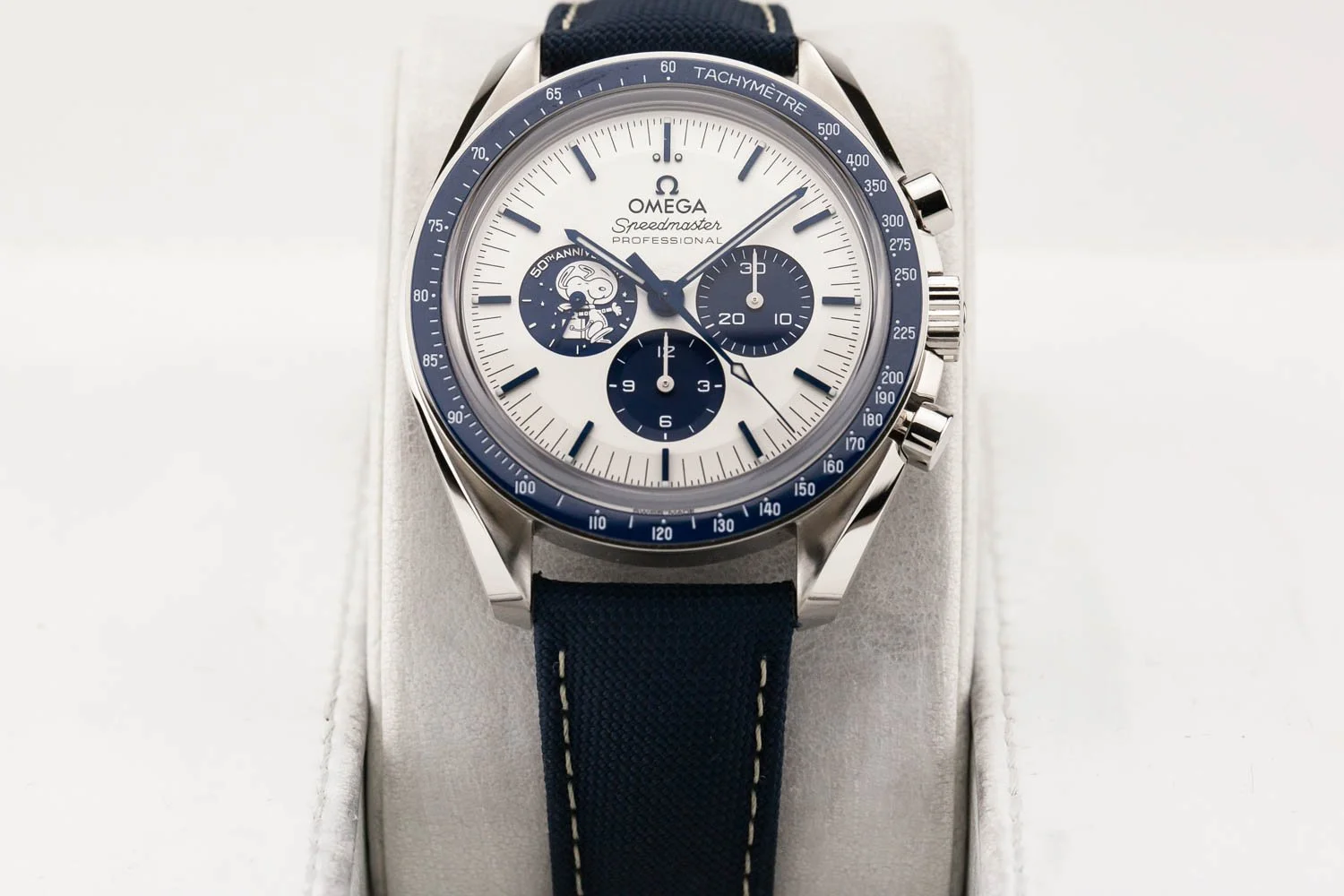 Omega Speedmaster Silver Snoopy PO 112025 (2 of 9).jpg