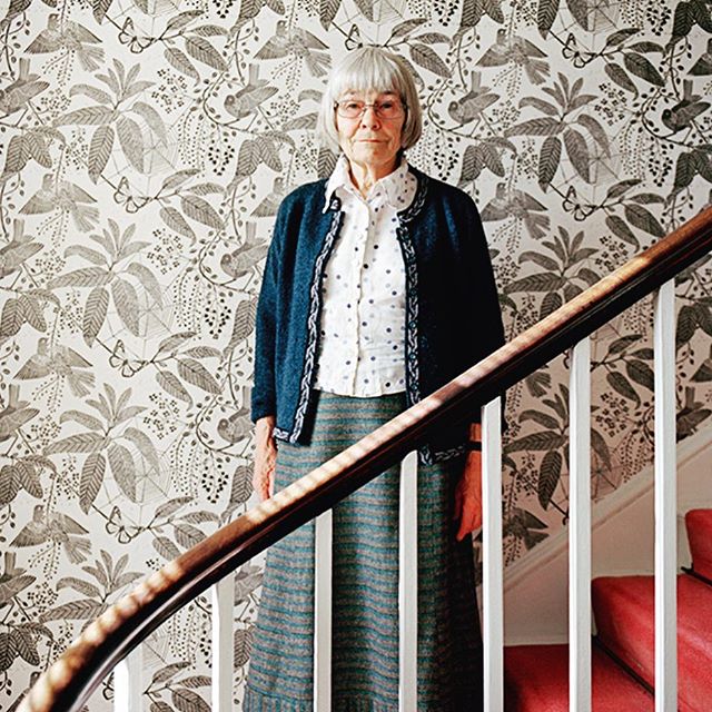 I can&rsquo;t contain my excitement to finally work with Marthe Armitrage for wallpaper in our new house. Here is to hoping that I&rsquo;m still designing at 80. ✨✨✨
#caitlinmoraninteriors #marthearmitage #wallpaper