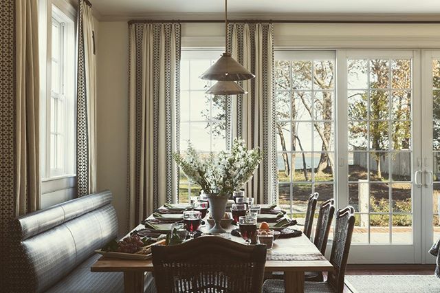 A pretty scene for a summer lunch. I love this dining room we designed on the East Coast for the nicest of families ✨✨
📷: @laurejoliet builder and table maker: @frametechs_inc 
#caitlinmoraninteriors #summer #interiordesign