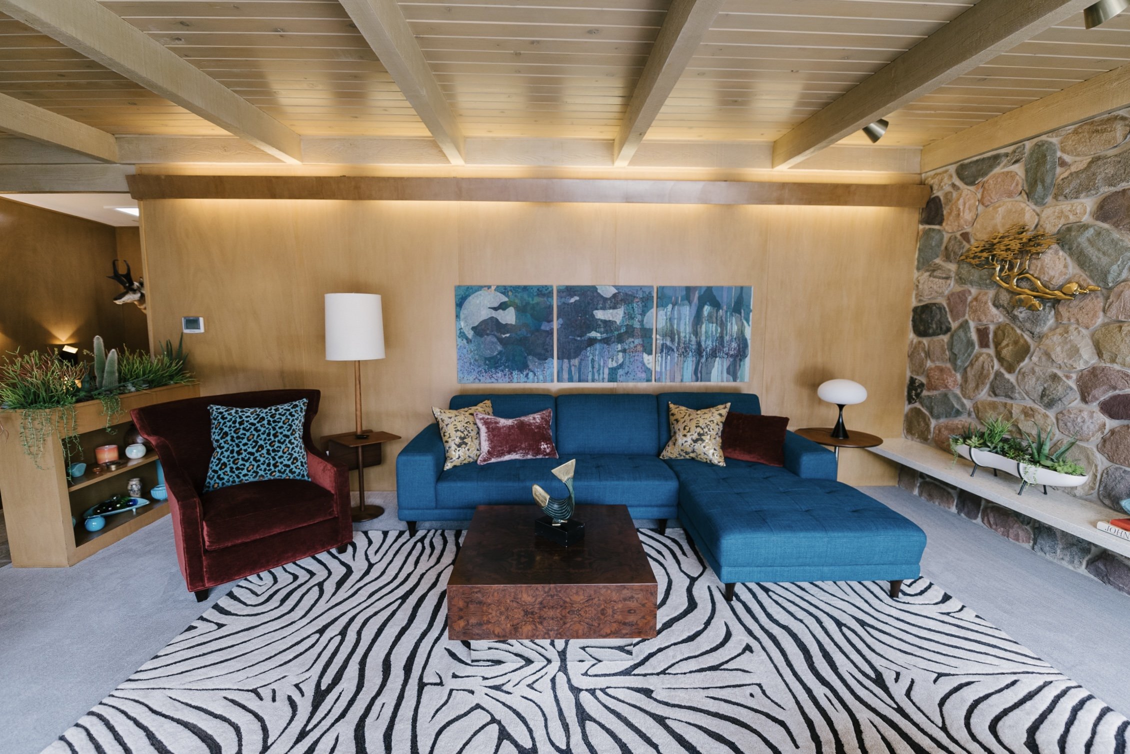 LIVING ROOM DELIA CIRCLE.jpg