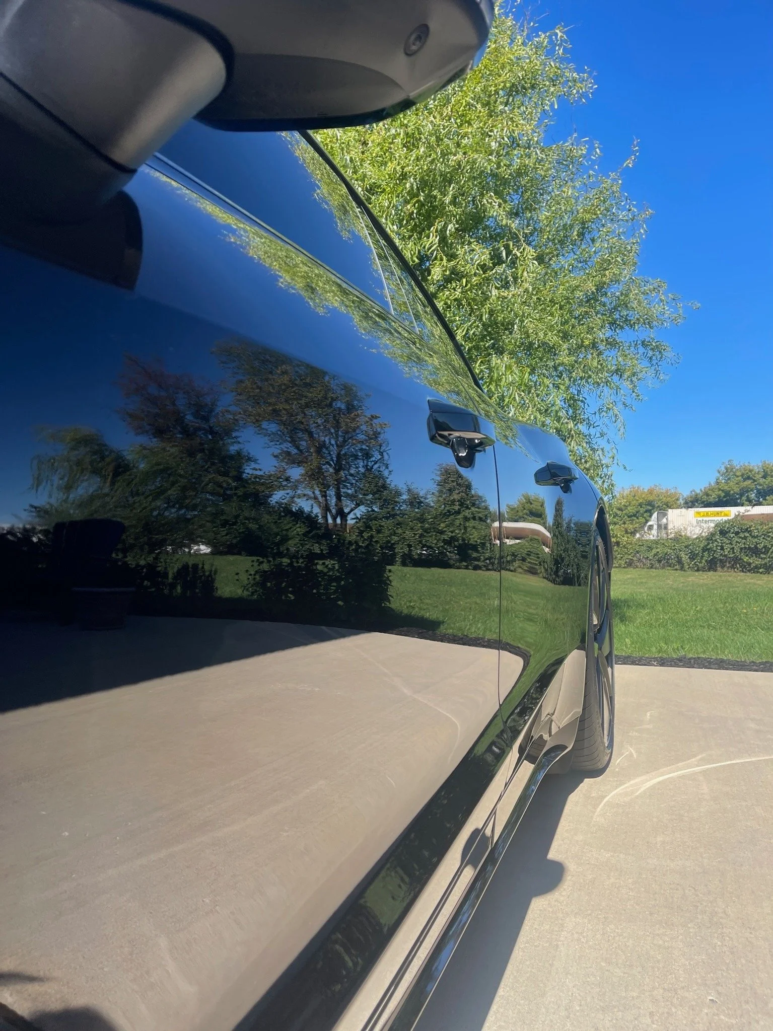 POV: You didn't notice that ride there and almost walked into it. 😅

#rosedetailing #ceramiccoating #paintcorrection