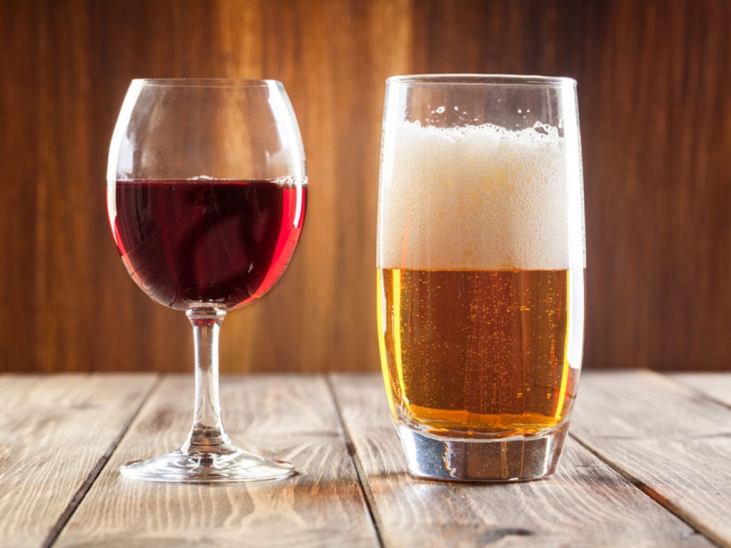 beer-vs-wine-healthier_thumb (Medium).jpg