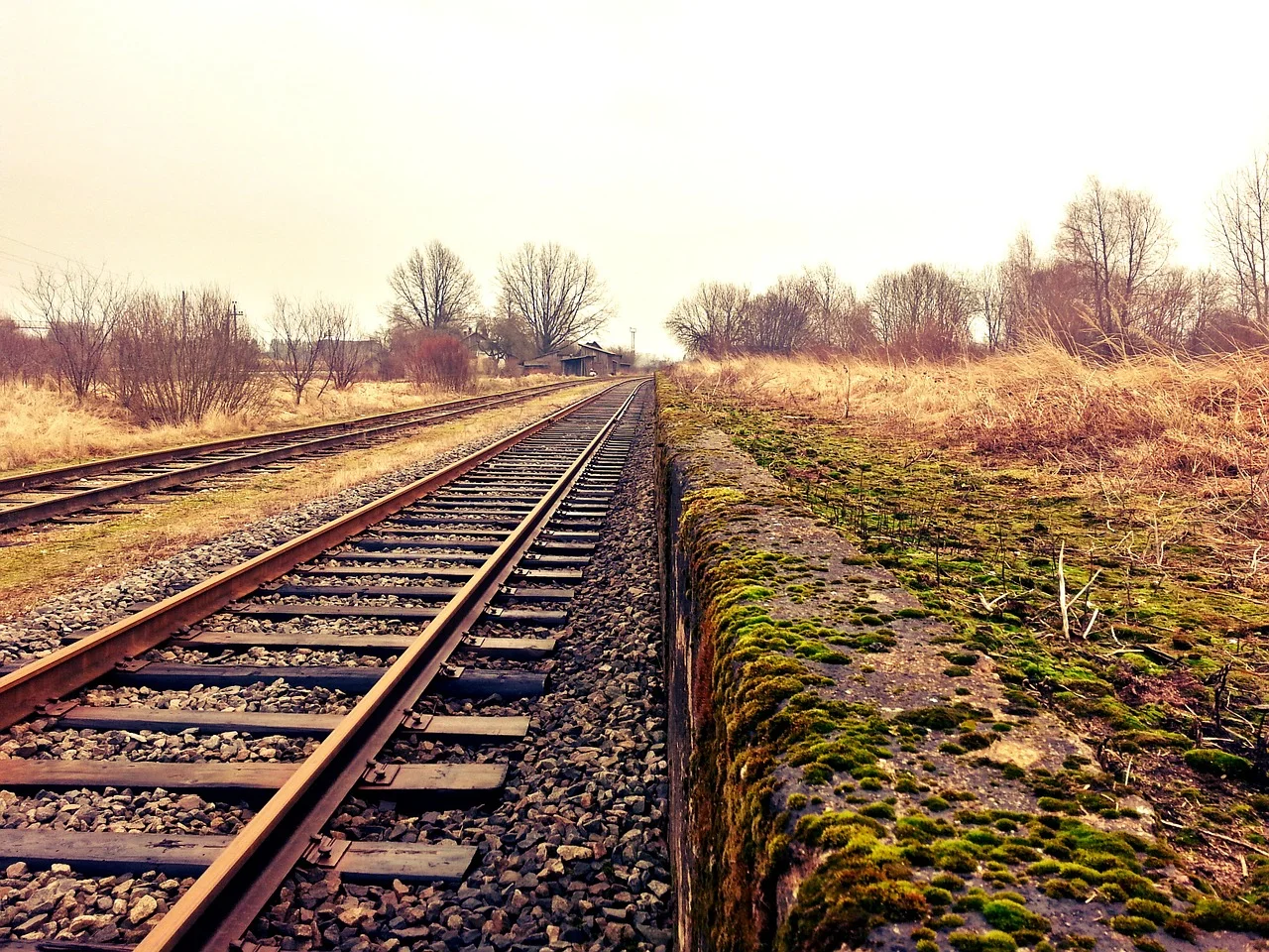 rail-234318_1280.jpg