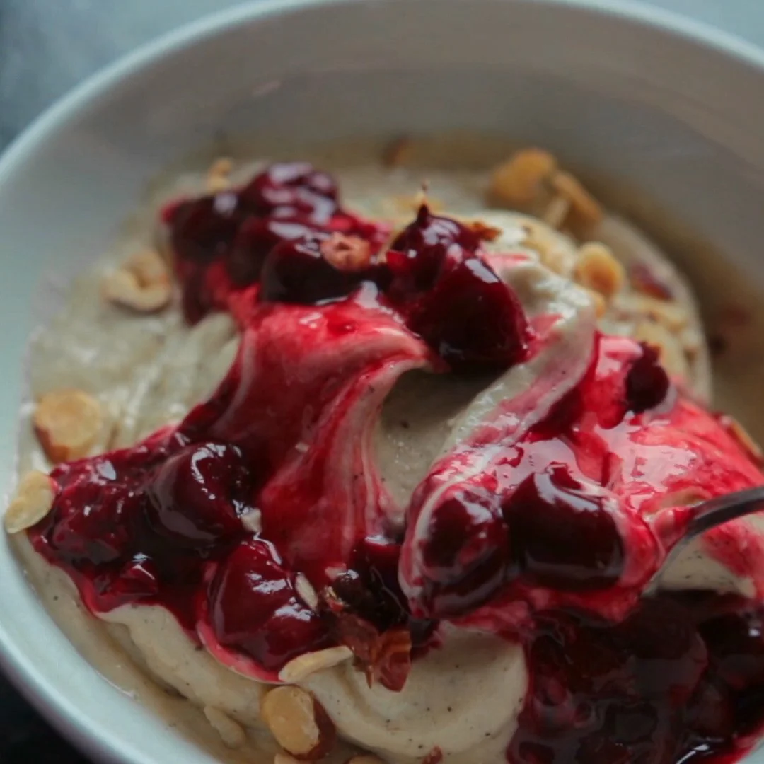 Hemp &amp; Oat Nicecream w Cherry Sauce 