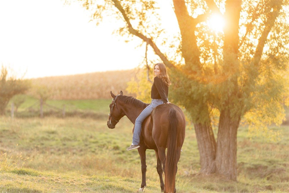 Wisconsin Senior Pictures with a horse