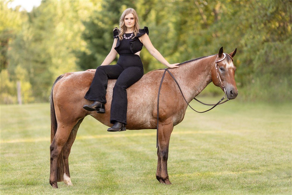 Wisconsin Senior picture with a horse in Baraboo, WI