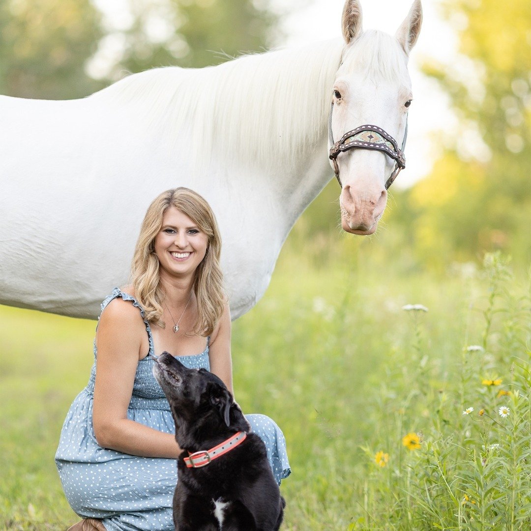 👩🐴🐾 There's something magical about the bond between a woman, her horse, and her dog. They're definitely an inseparable trio creating memories that last a lifetime. As a photographer, capturing these moments of pure companionship is an absolute jo