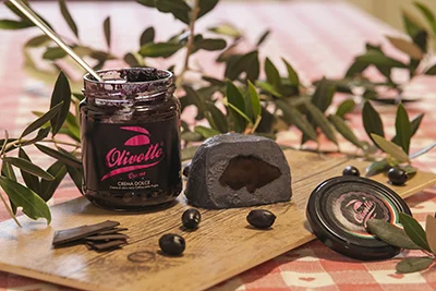 We are really happy and proud to be part of at SIGEP 2018 , the 39th International Trade Show of Artisan Gelato, Pastry, Bakery and the Coffee World that will happen in Rimini, 20-24/01 2018 In partnership with Olivotto Creme , we will be pleased to introduce you the new entry of the Arneo family, "Cuore Nero". A spumone with ice-cream from the sweet Celline olives with a black heart of chocolate and orange flavored rum . Always #glutenfree #dairyfree #vegan #lactosefree #freefrom Courios? Come visit us at SIGEP 2018, pavillon B5 stand 173
