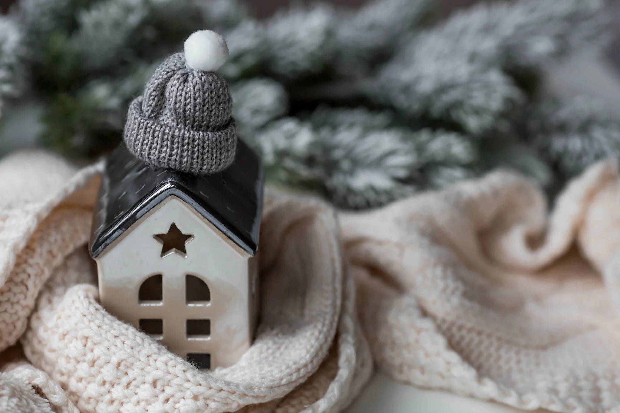 Traveling for the holidays?

Before you head out:
✔ Turn off your main water valve
✔ Drain indoor faucets
✔ Keep your heat on low

These steps help prevent frozen pipes while you&rsquo;re away. Safe travels! 💙