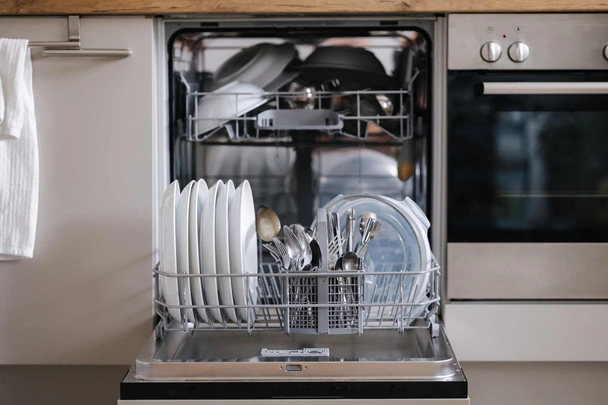 ⭐ Tip Tuesday ⭐

Conserving water doesn&rsquo;t have to be overwhelming. Simple, everyday choices can add up to big differences over time!

Try this: 
💧Turn off the tap while brushing your teeth
💧Only run the dishwasher or washing machine with full