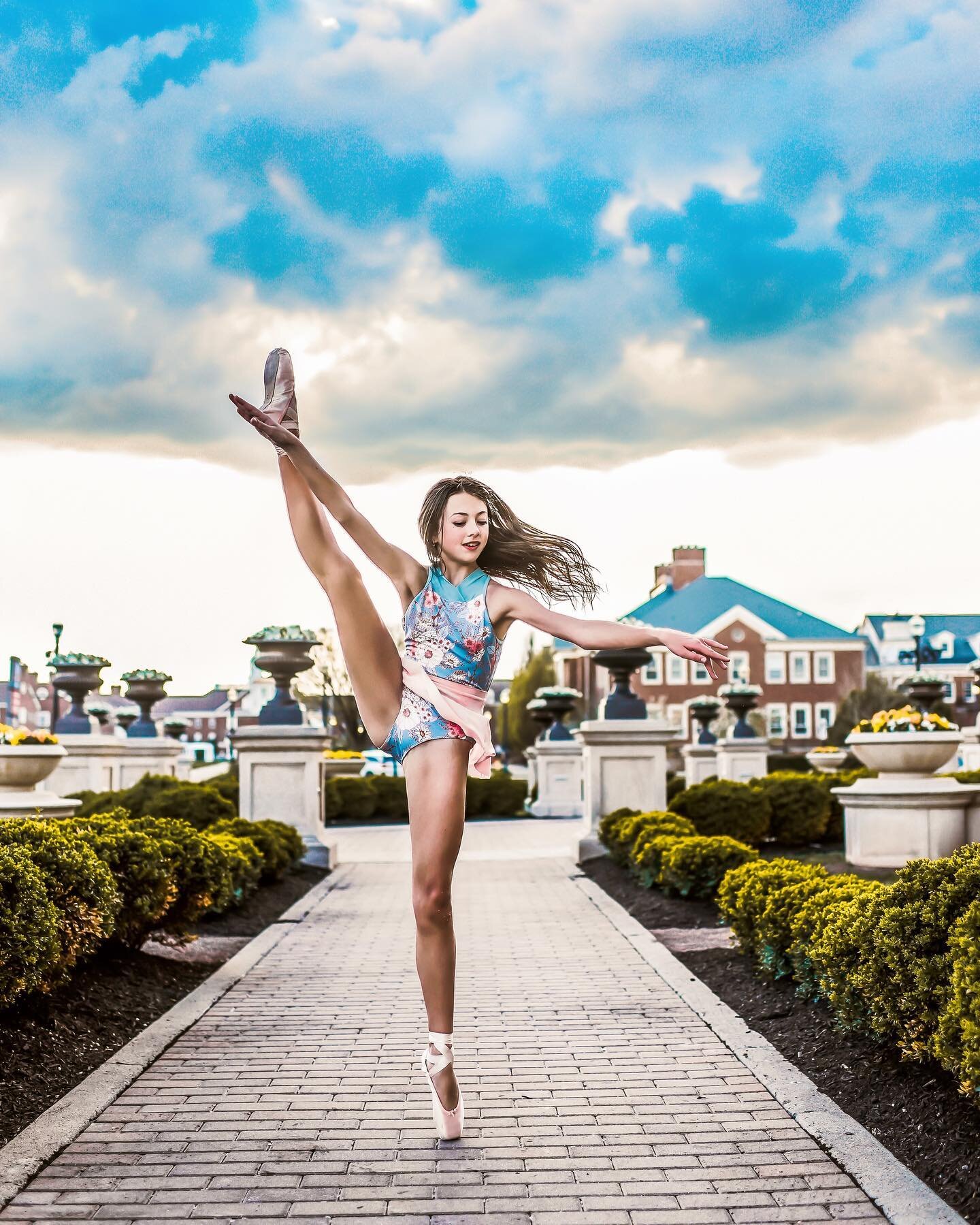 This is when I am gonna call up my mom and ask her why I was never a ballerina&hellip;I mean 🤩🤩🤩. 

 #love #momswithcameras #portraitphotography #dancee #ballerina  #lightinspired #candidmoments #dearphotographer #childhoodunplugged #featuremeinst