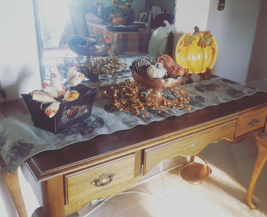 pine cone table runner