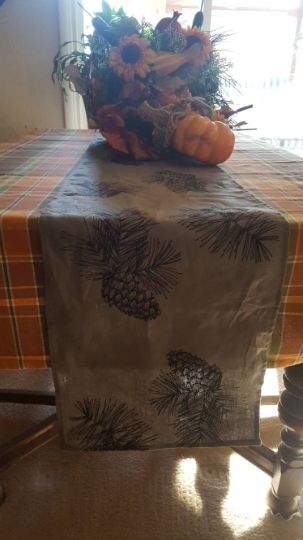 pine cone table runner