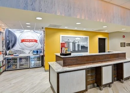 HX_frontdesk02_4_425x303_FitToBoxSmallDimension_Center.jpg