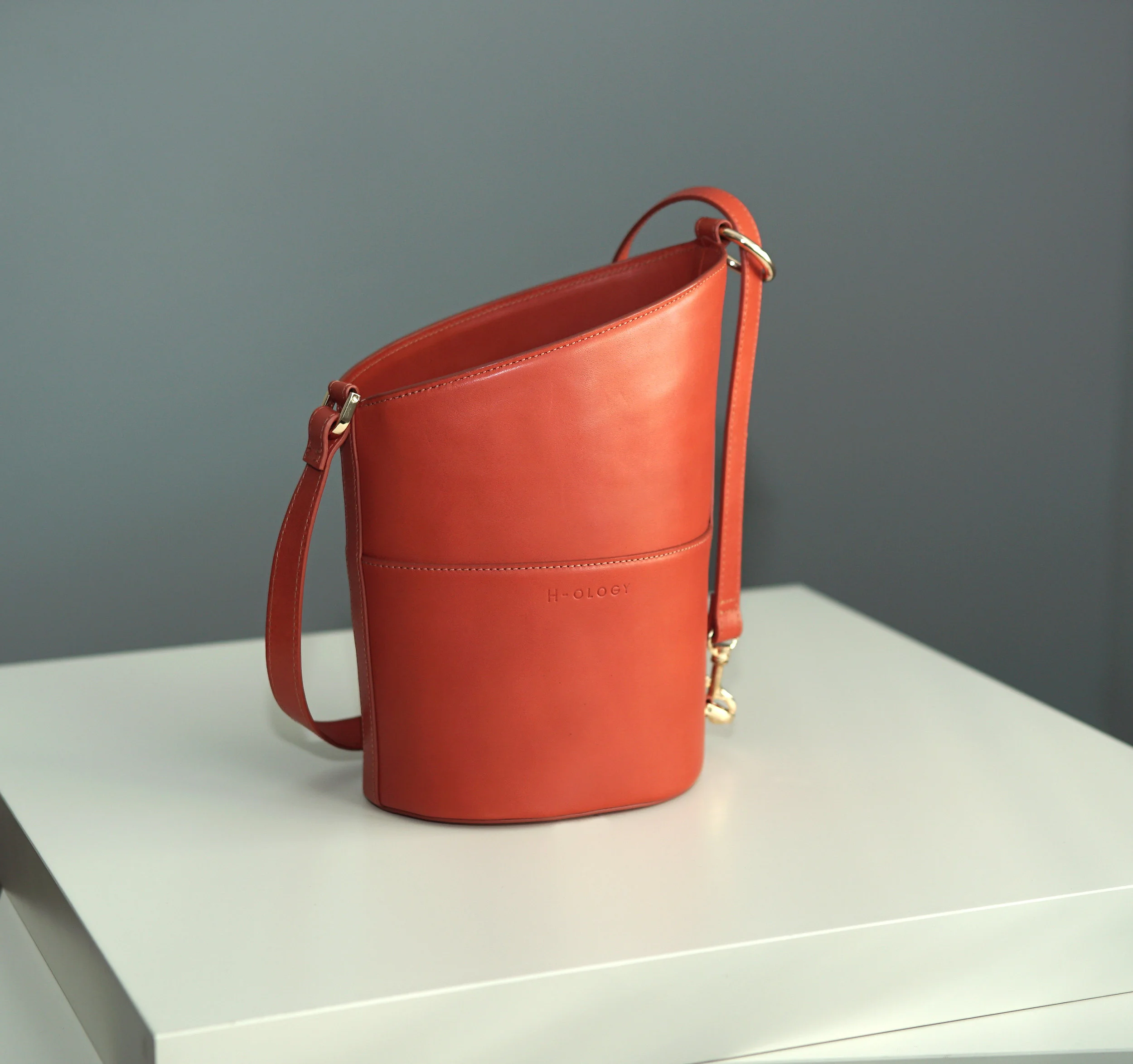 NO639 Bucketbag_BrickBackview.jpg
