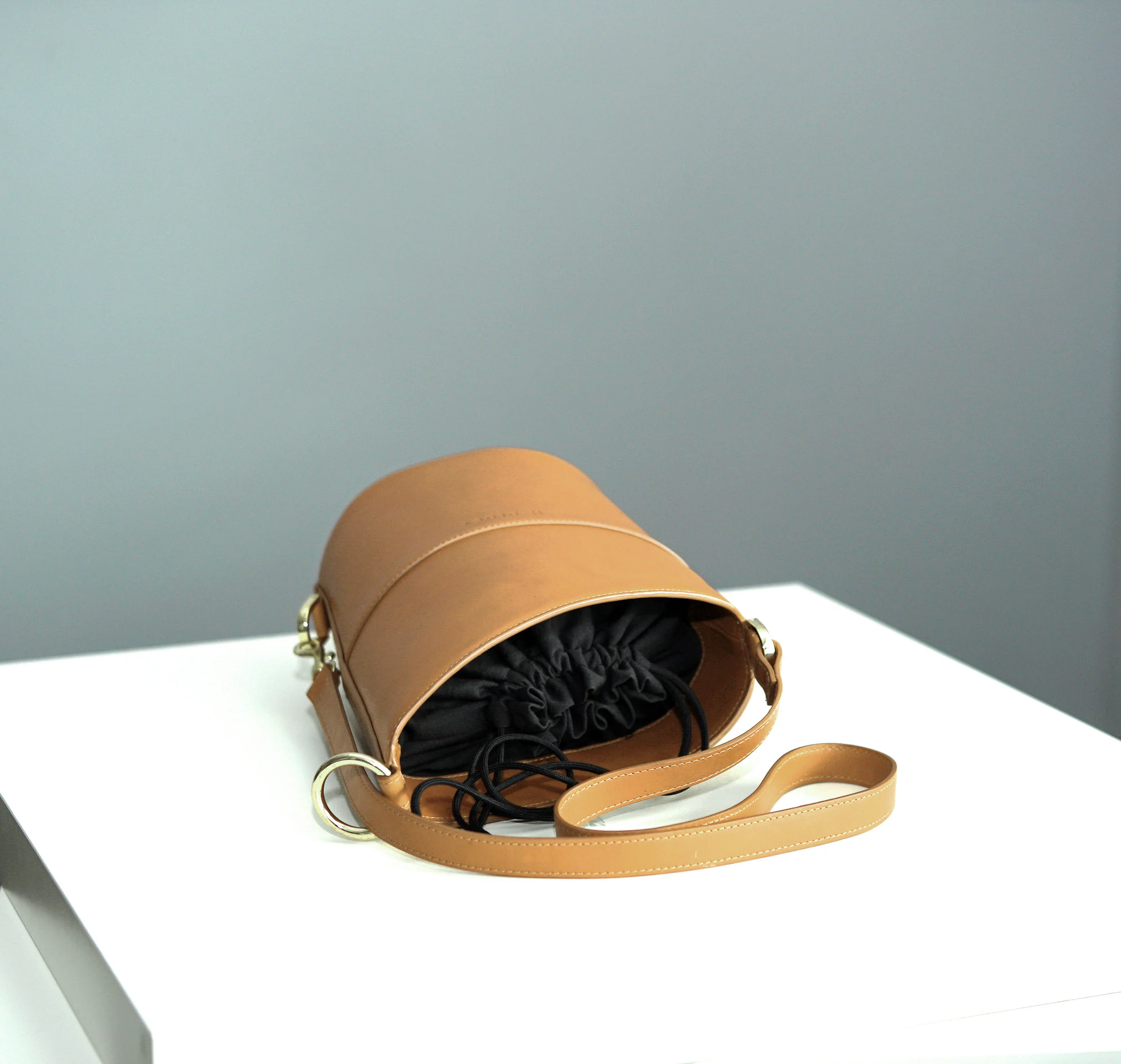 NO639 Bucketbag_TanTopview.jpg