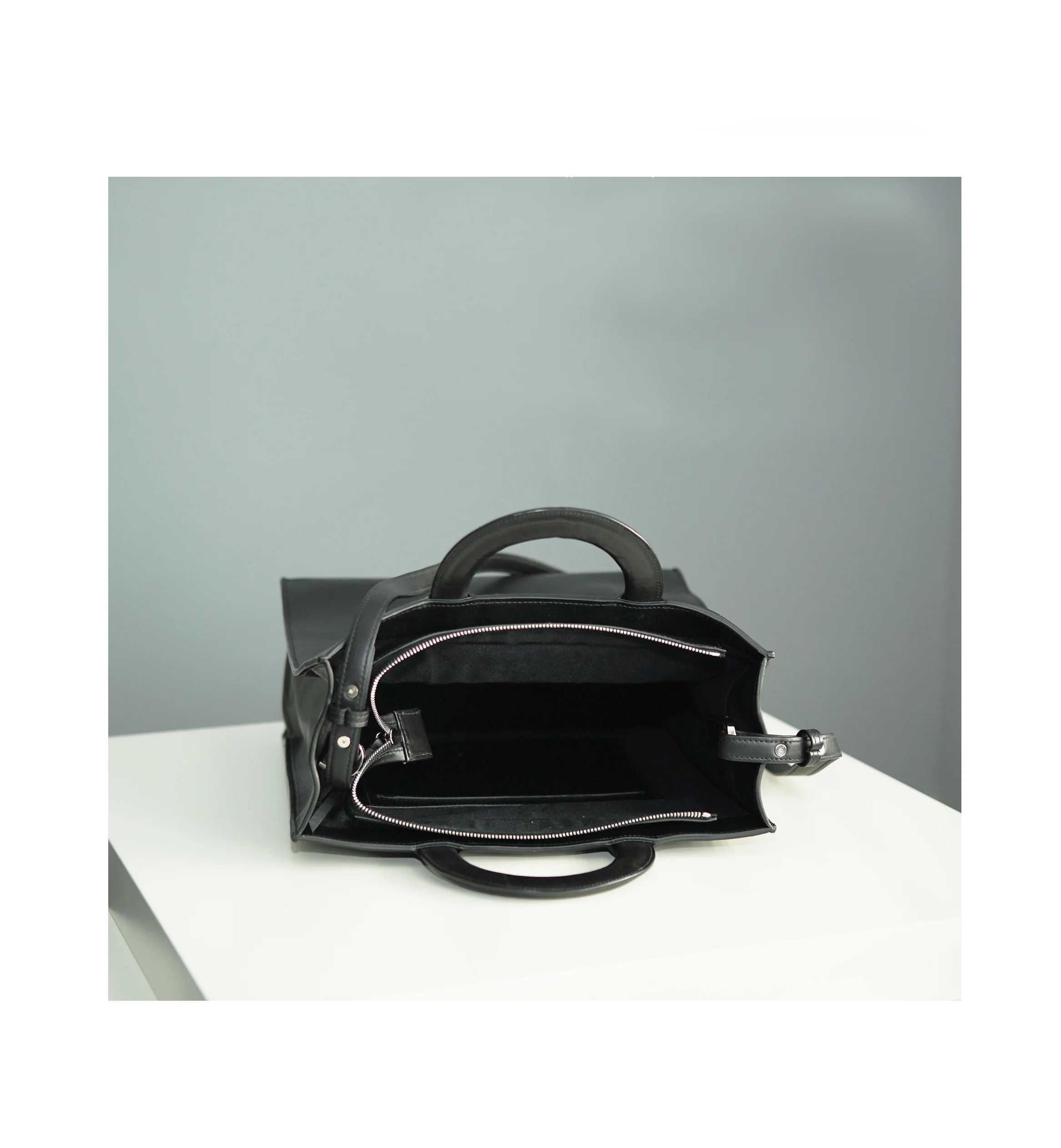NewYork LG SQ Bag_Black_InsideView.jpg