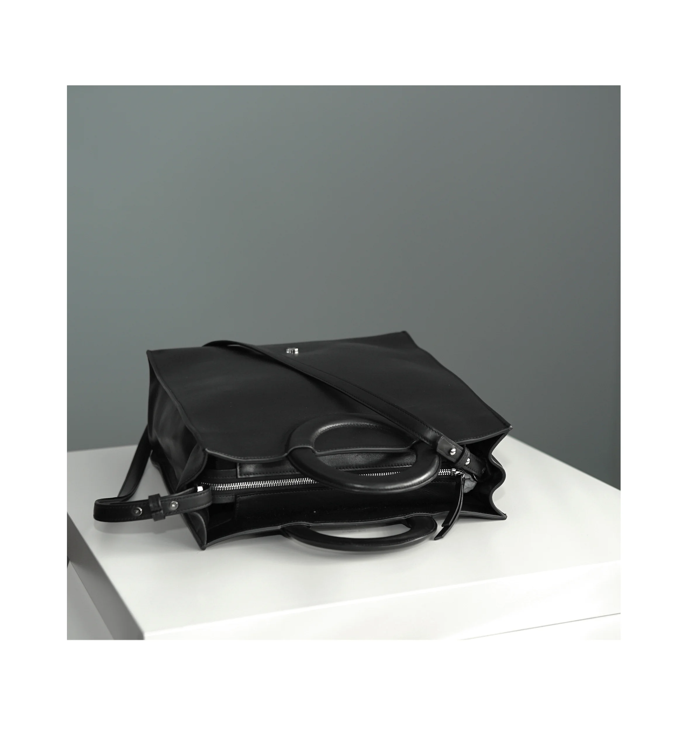 NewYork LG SQ Bag_Black_TopView.jpg