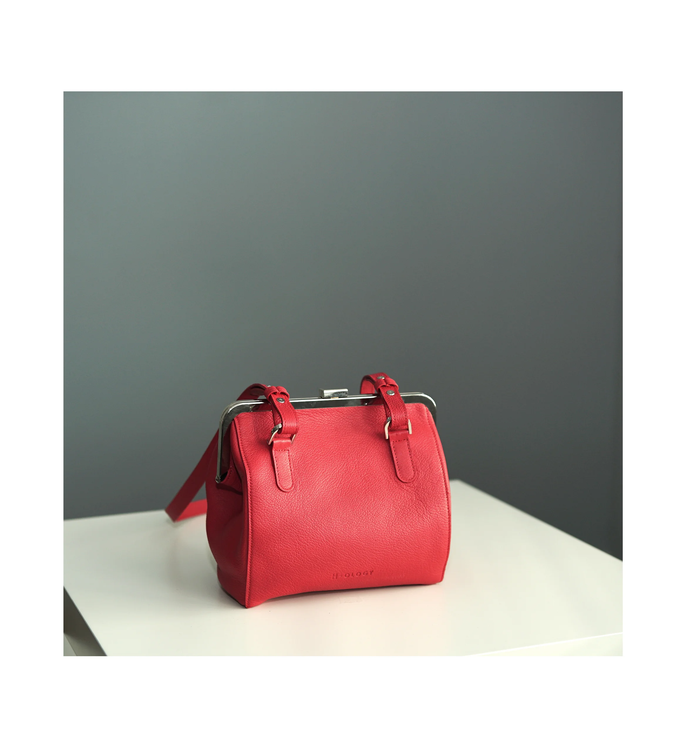 October Shoulderbag_Lipstick_Backview.jpg