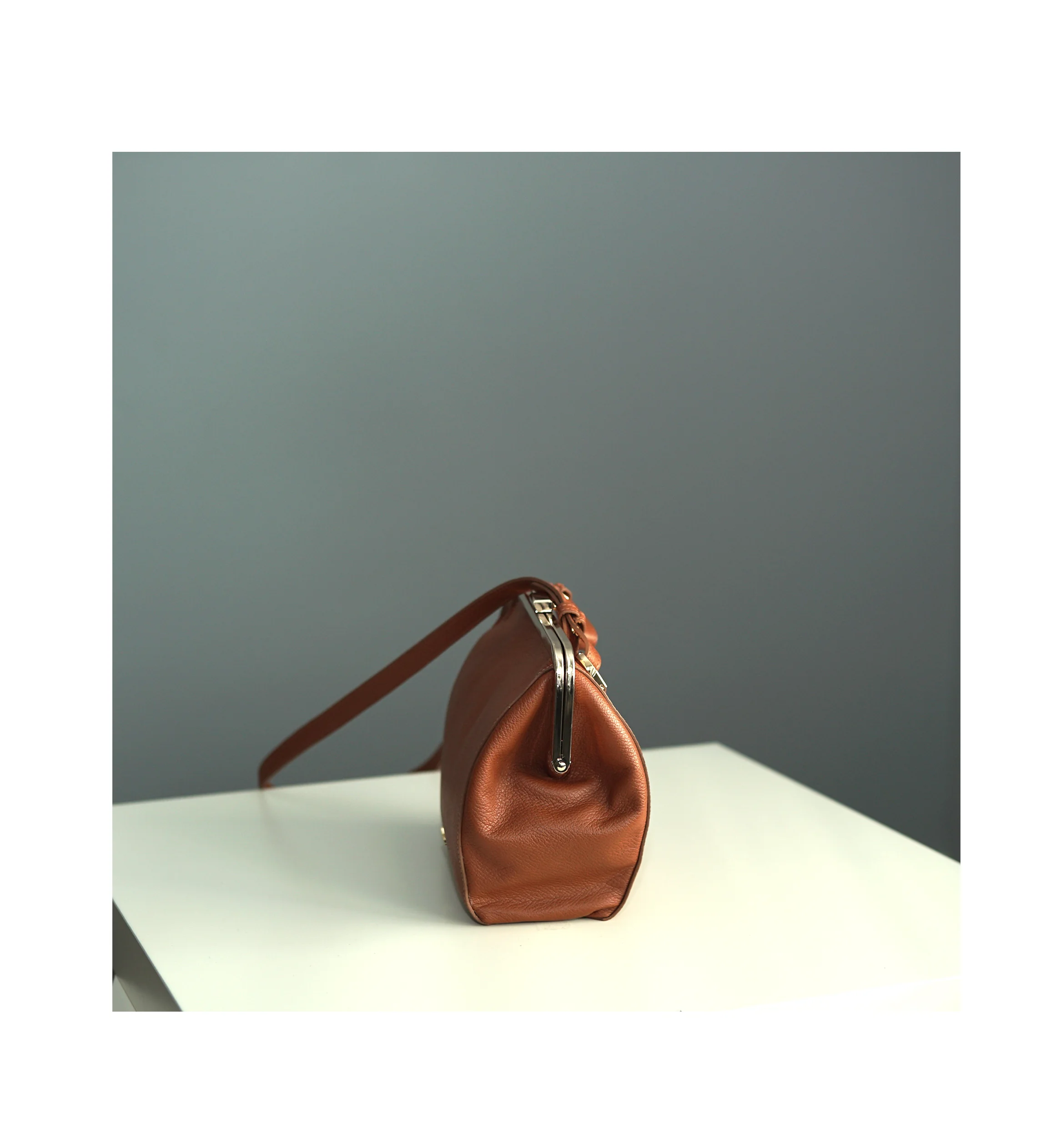 October Shoulderbag_Luggage_sideview.jpg