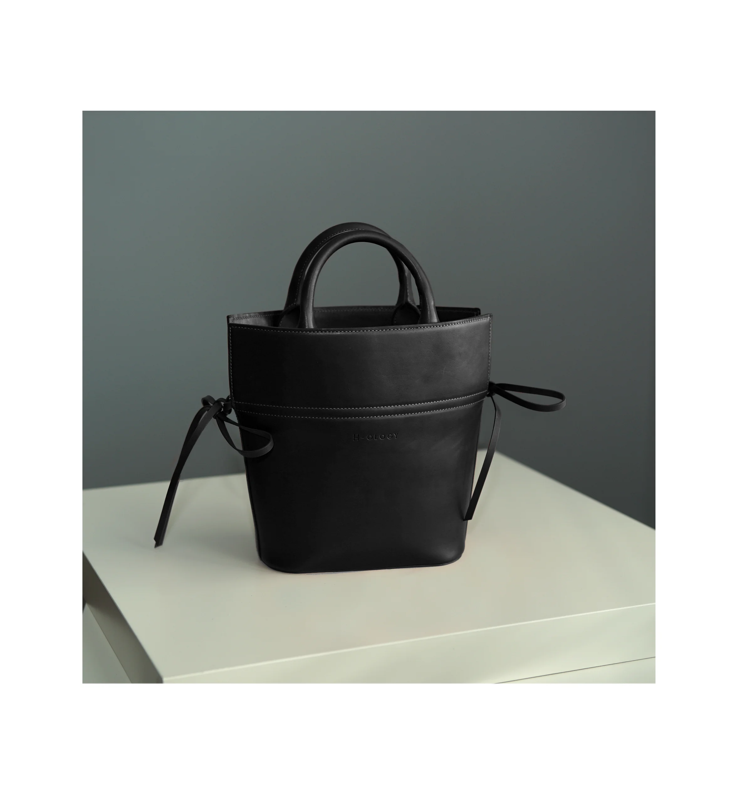 Arizona Small bag_Black_BackView.jpg