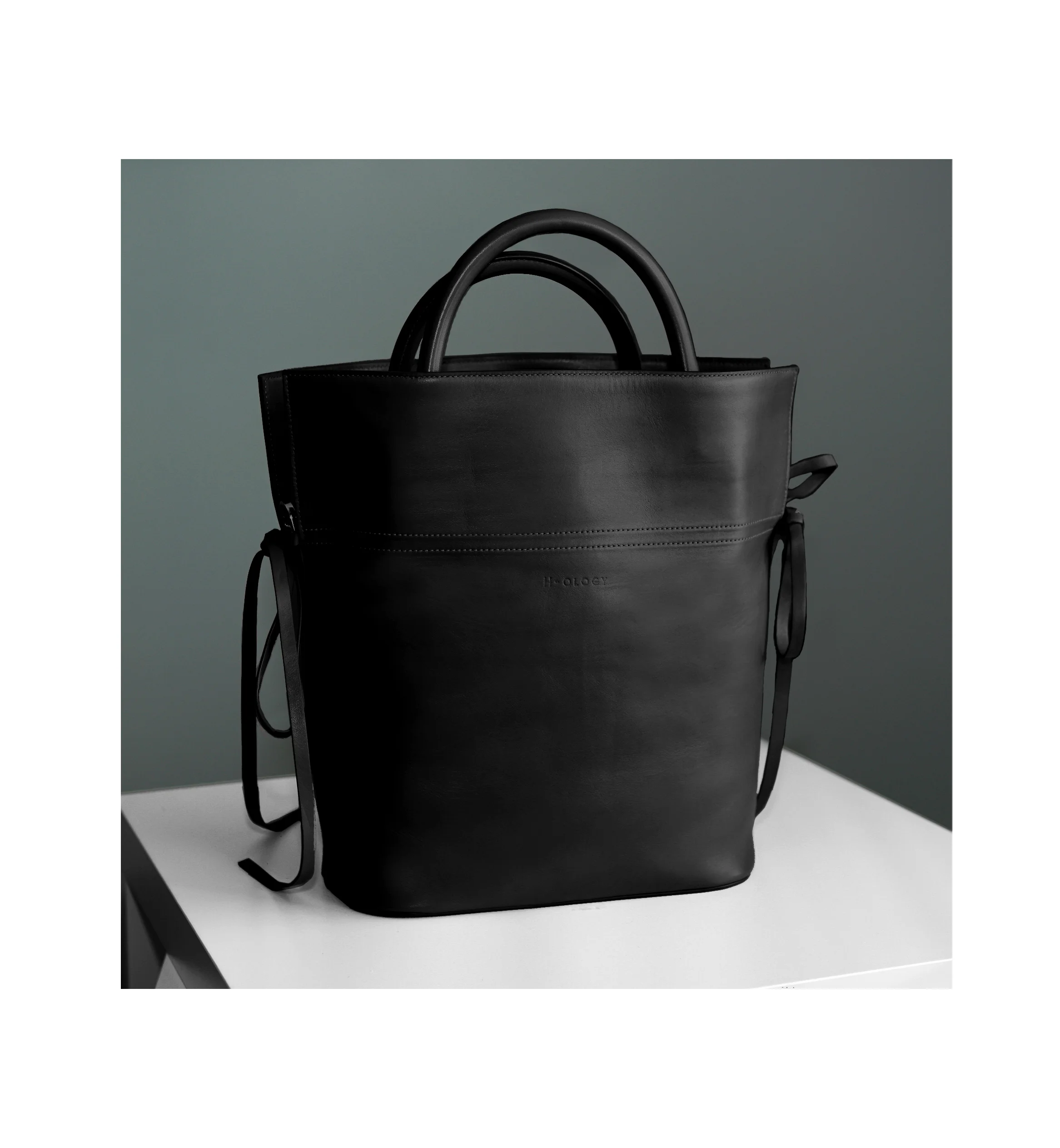Arizona LG tote_Black_BackView.jpg