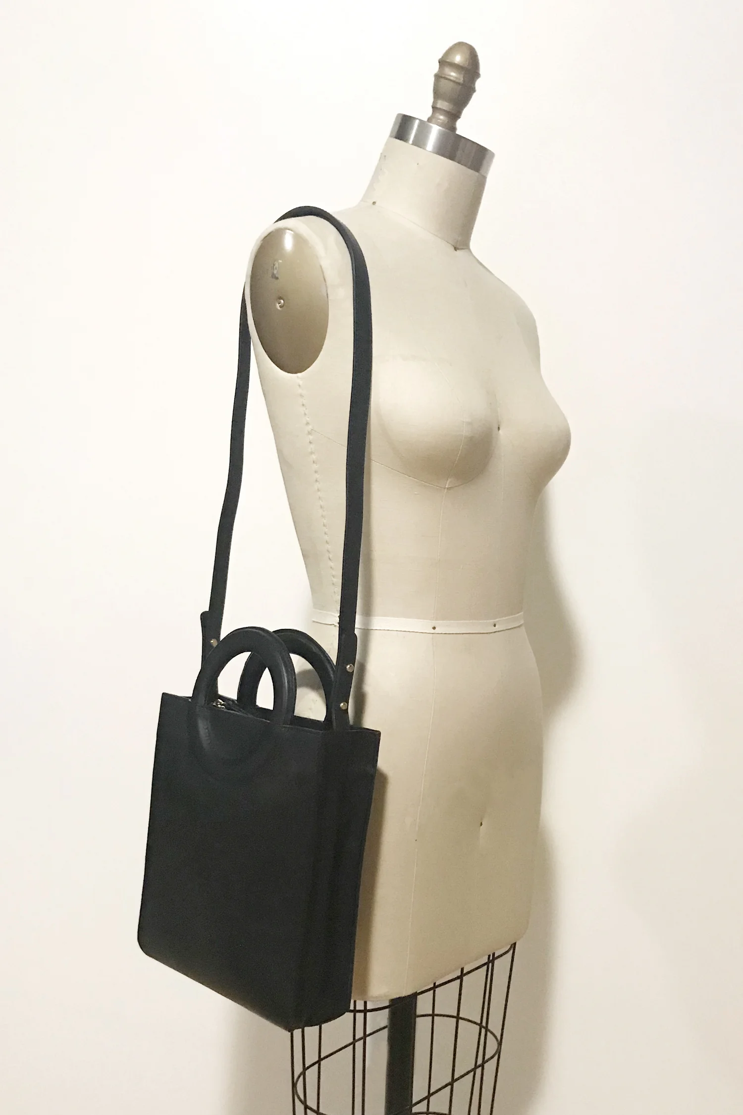 BlackNewyorkbag_Shoulderstrap.jpg