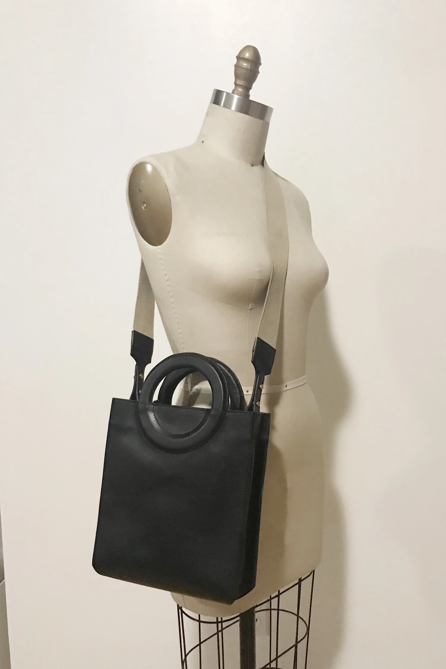 BlackNewyorkbag_Webbingstrap.jpg