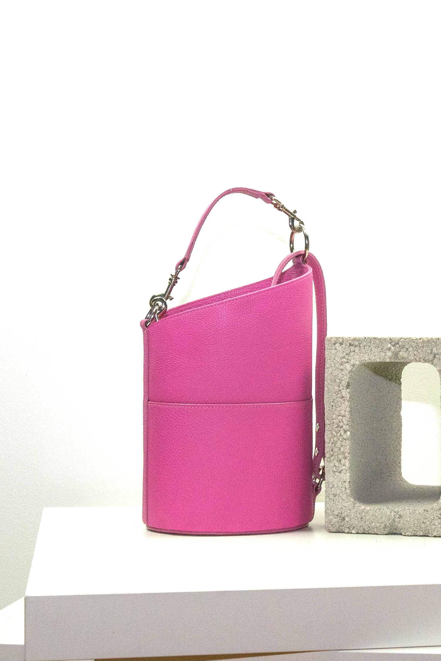 NO639 Bucket, Fuchsia