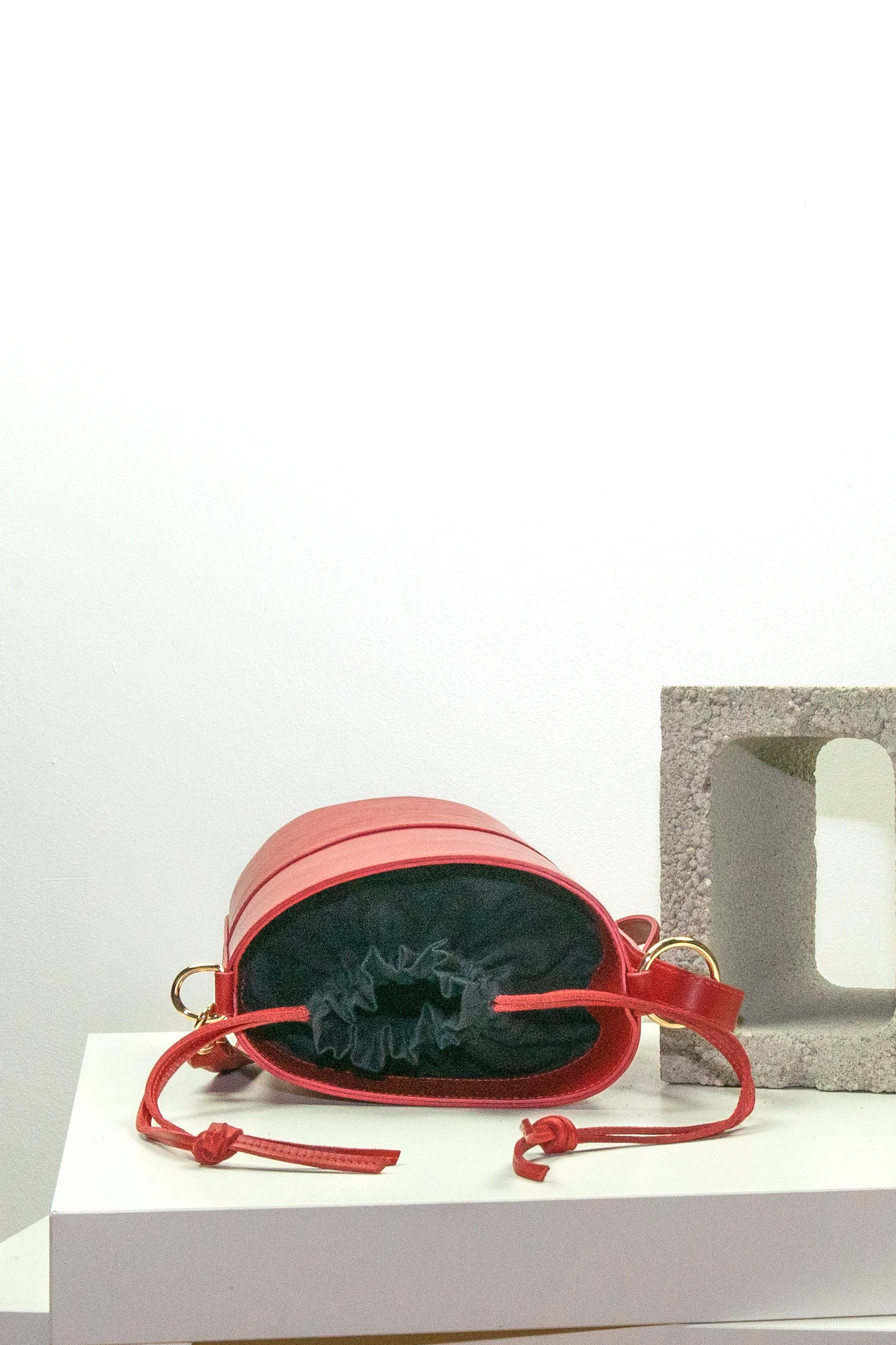 LipstickNO639Bucket_Top.jpg