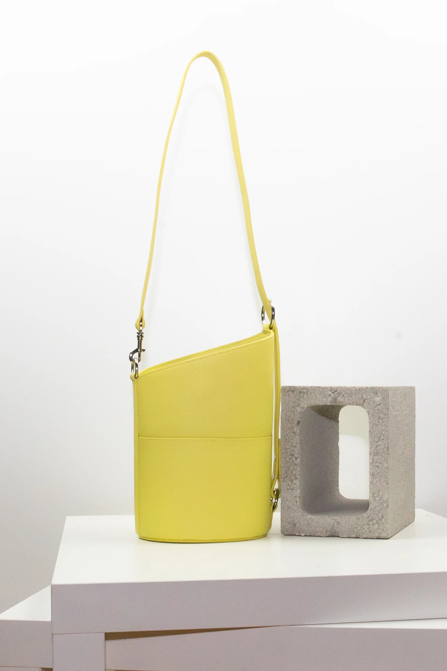 LemonNO639Bucket_Shoulderstrap.jpg