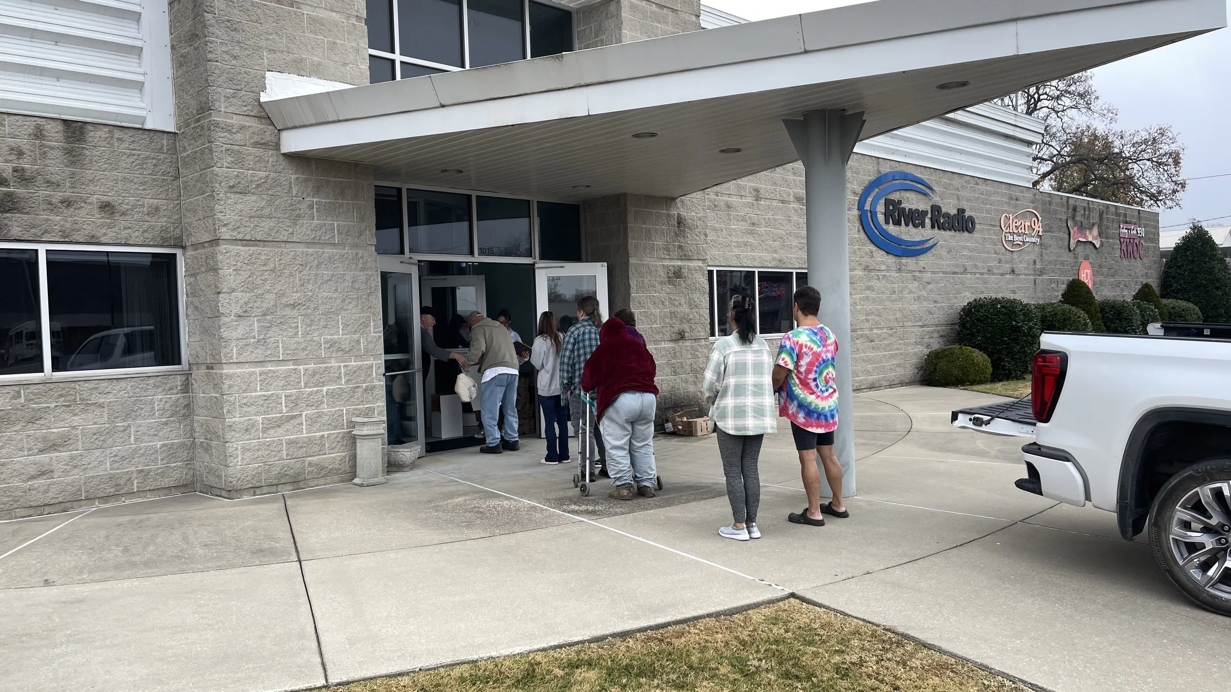 100 Thanksgiving Dinners Were Distributed to Families in our Listening Area