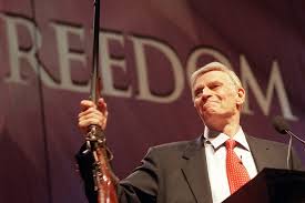 Charlton Heston: Ben Hur and his rifle.