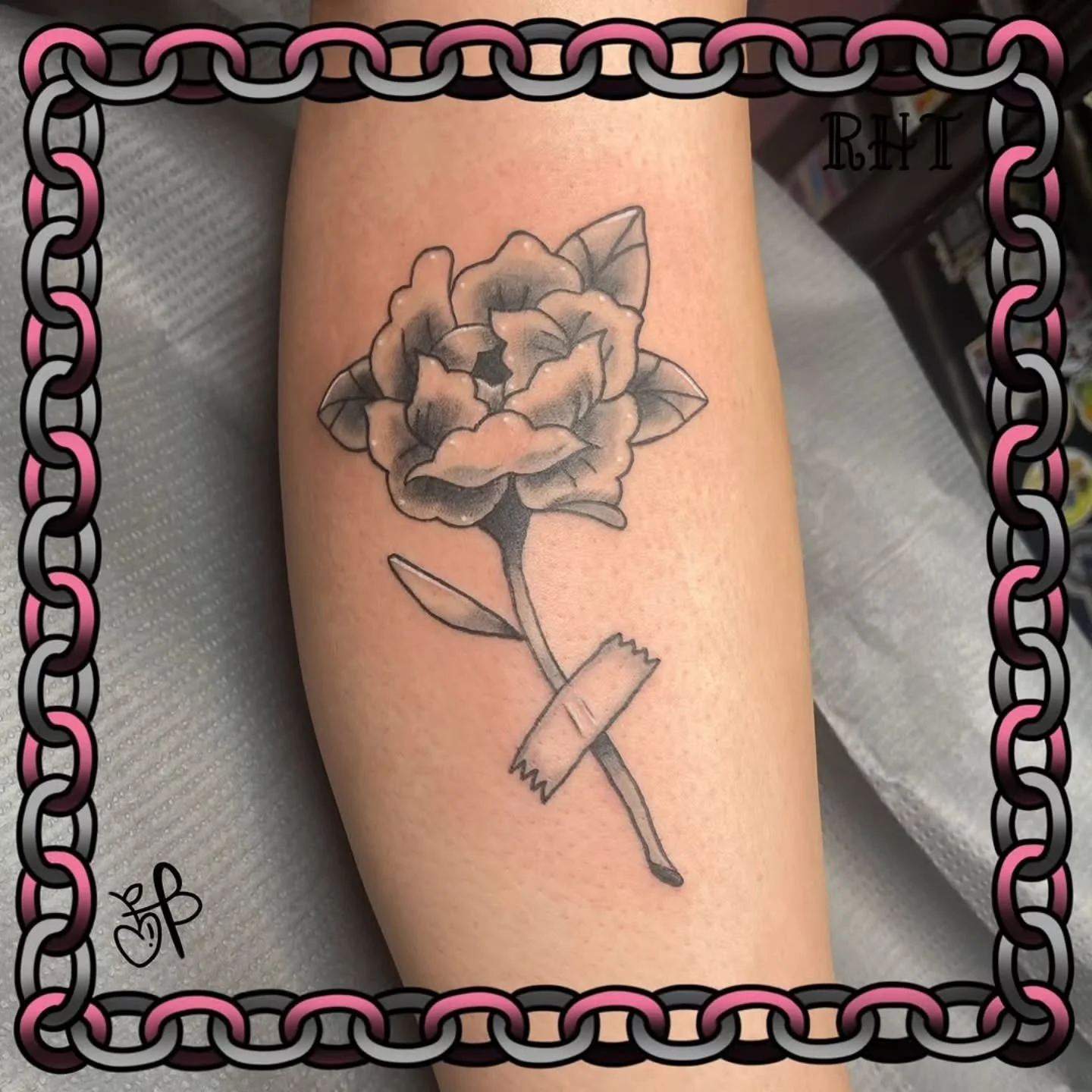 Cute lil flower taped on ya for life!
● @berrypickertattoos ●
Raven's Head Tattoo 
242 Dundas Street 
London Ontario 
519-601-2400 
#ldnont #londonontario #forestcity #tattoo #flower #blackandgrey #art #tattooart