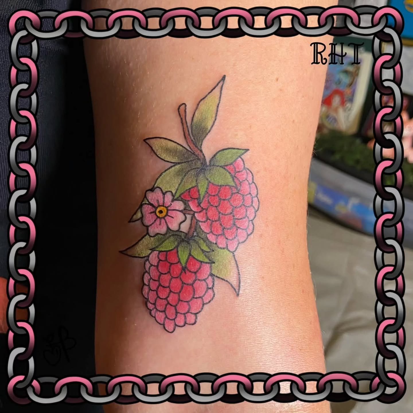@berrypickertattoos
 🌸Raspberries🌸
. 
.
Thank you Justine! Its always wonderful to see you, thanks for pickin flash! :)
.
.
Books always open, come get some fruit

#patchworktattoo #traditionaltattoo #londonontario #neotradbug #neotrad #westernuniv