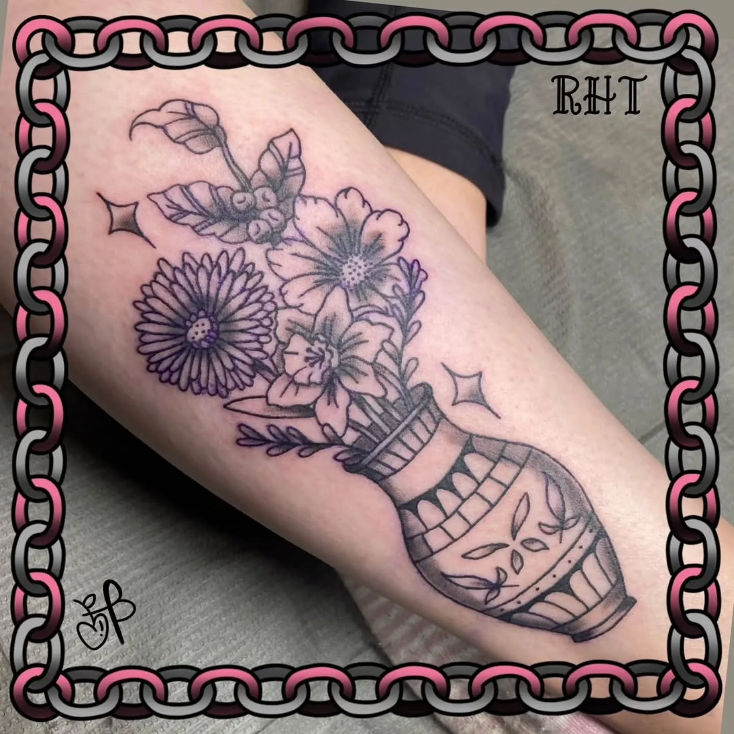 &bull; @berrypickertattoos &bull; The cutest vase &amp; flowers 💐
.
.
. 
#patchworktattoo #traditionaltattoo #londonontario #neotradbug #neotrad #westernuniversity #fanshawecollege #cutetattoos #ldnont #indigenoustattooer #floraltattoo #blackandgrey