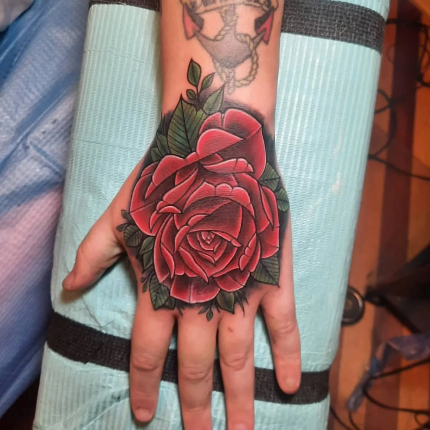 I'll be re-sharing some of my personal fave tattoos @jarvistattoos519 has done over the years through this month! 🙌
Obviously, this giant rose on a hand because dang!
.
.
.
#ldnont #londonontario #rose #americantraditional #handtattoo