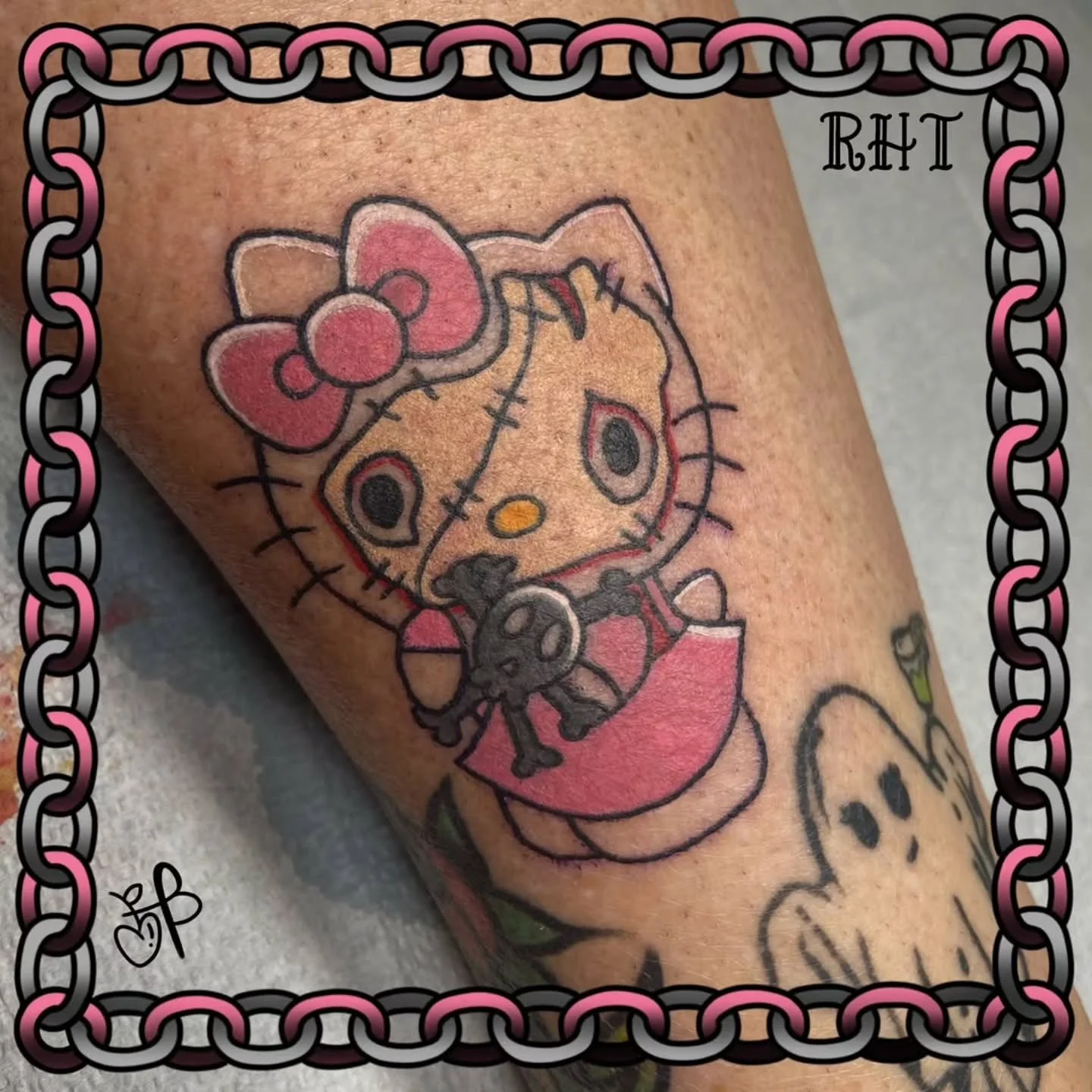 &bull; @berrypickertattoos . 🎀Killer Kitty🎀
. 
.
Thank you Robin :) you&rsquo;re one of the most supportive people I&rsquo;ve ever met and I&rsquo;m lucky to know you &amp; tattoo you :)
.
.
The other spooky hello kitties from my flash sheet are st