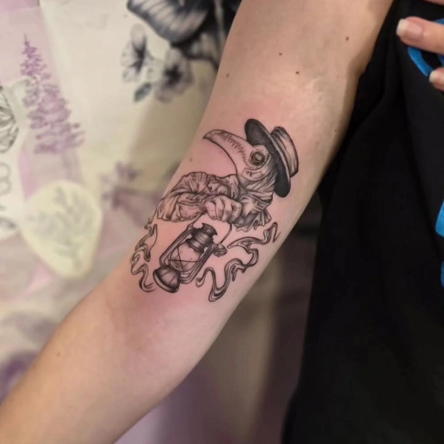 ● Plague Doctor by @lace_inks 
.
.
.
Raven's Head Tattoo 
242 Dundas Street 
London Ontario 
519-601-2400 

#plaguedoctortattoo #tattoo #illustrativetattoo #londonontario #ldnont