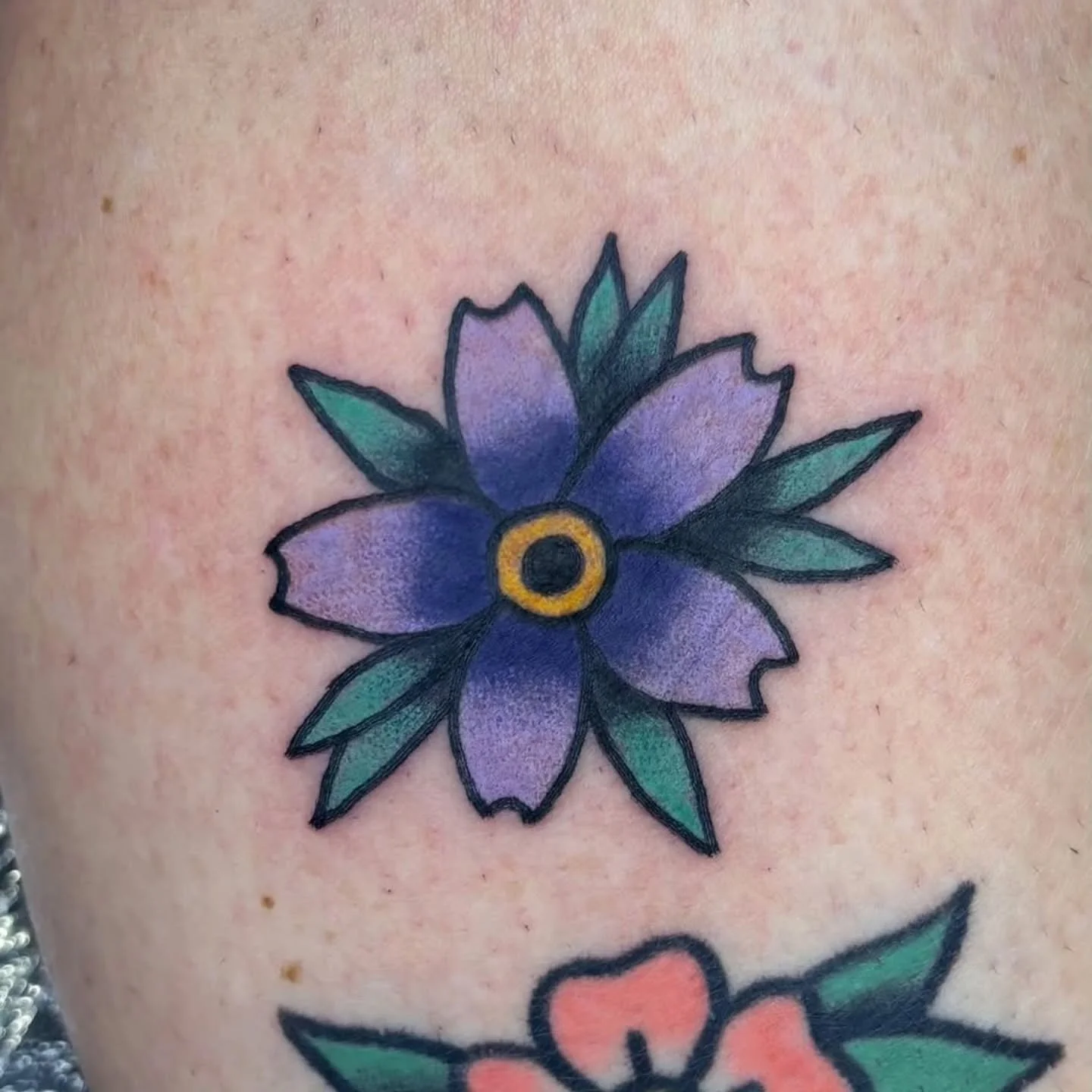 &bull; @jessenorthtattoos &bull;  Merry Christmas to my mom haha. Always fortunate to be able to tattoo the women who raised me💜💜
Thanks for always supporting me in whatever artistic journey I have done. 
.
.
.
#tattooart #tattooflash #tattooflower