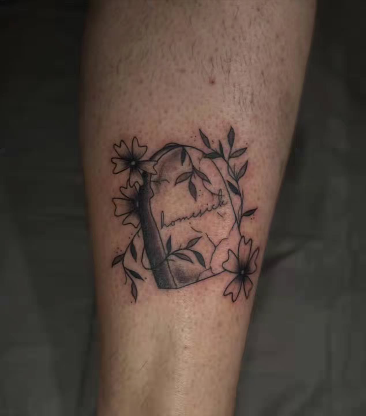 &bull; @piperedenn &bull; thank you tatiana for grabbing this flash piece!! 🖤⛓️&zwj;💥

🌿 LONDON, ON - Raven&rsquo;s Head Tattoo
🌿 DM me to book or fill out the form on my bio 

#tattoo #femaletattooartist #blackandgreytattoo #519london #londonont