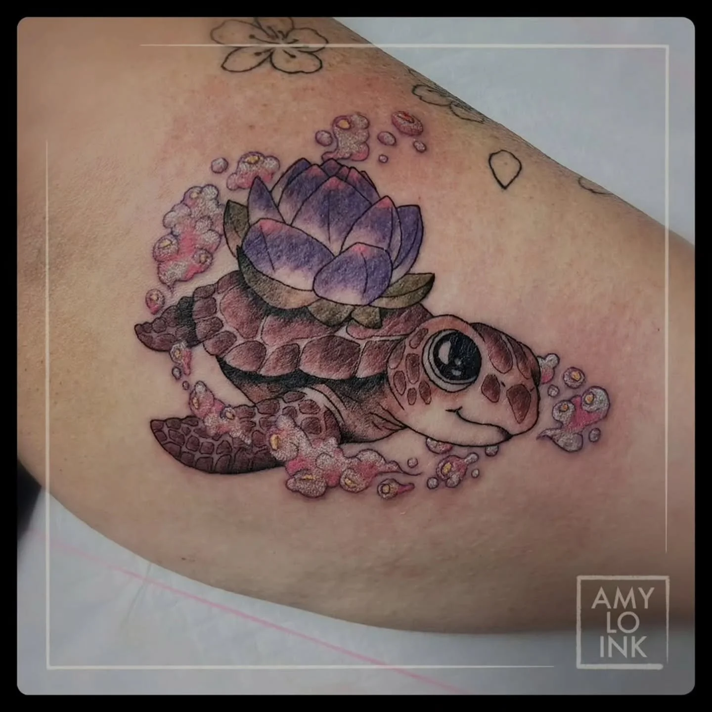 &bull; @amy.lo.ink &bull;  You've been greeted by a curious little sea turtle! 🐢 🪷 

It's a good thing she can't reach the lotus on her back because she'd probably just eat it.

This cutie pie was so much fun to tattoo! I've been working on creatin